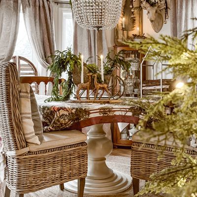 Classic Round Dining Table