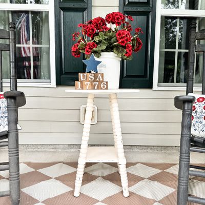Clover Shaped Spindle Leg Accent Table