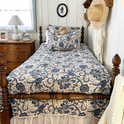 Country Chic Floral Pattern Quilt