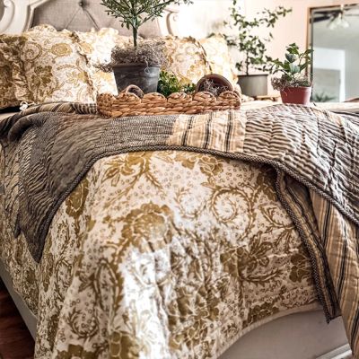 Country Gold Floral Quilt