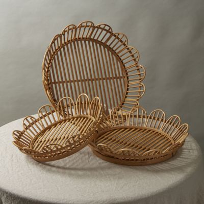 Decorative Scalloped Wicker Tray