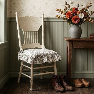 Delicate Florals Ruffled Seat Cushion