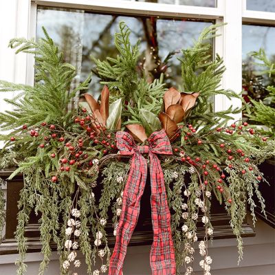 Draping Pinecone Spray