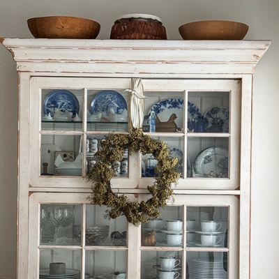 Green Queen Anne Lace Decorative Wreath