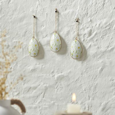 Painted Metal Daisy Egg Apron Ornament Set of 3