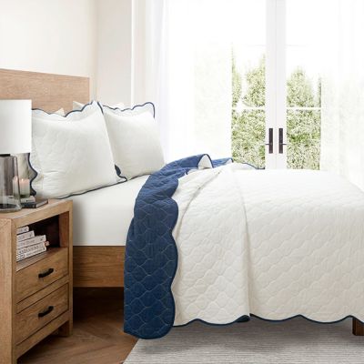 Reversible Scallop Edge 3 Piece Quilt Set