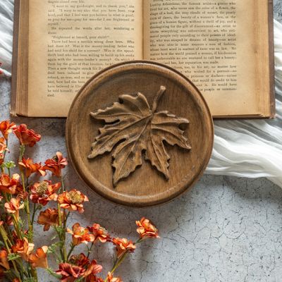 Round Maple Leaf Wall Plaque