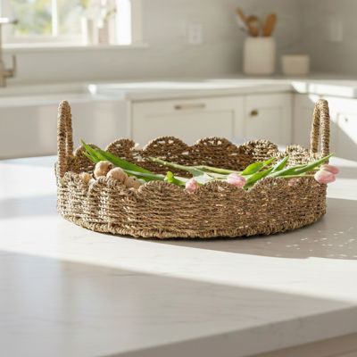 Round Seagrass Tray with Scalloped Edge