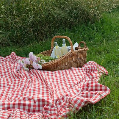 Ruffled Gingham Pattern Tablecloth