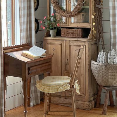 Ruffled Golden Honey Check Seat Cushion