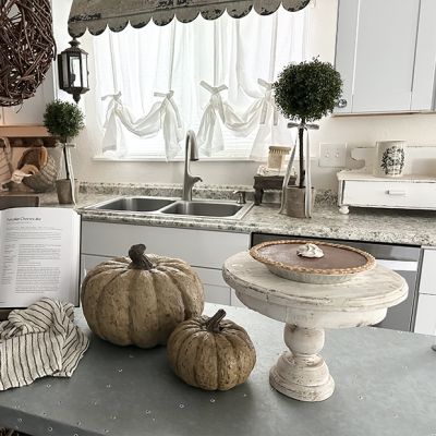 Rustic White Pedestal Cake Riser