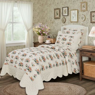 Scalloped Floral 3 Piece Twin Bed Quilt Set