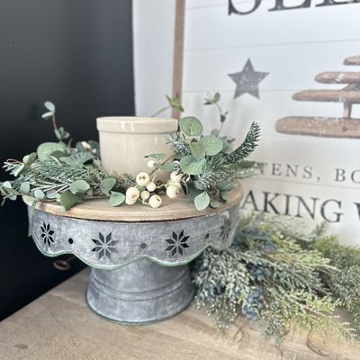 Scalloped Snowflake Pattern Iron Pedestal Set of 2