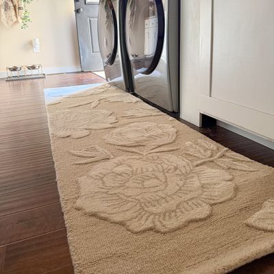 Tufted Beige/Ivory Floral Motif Area Rug