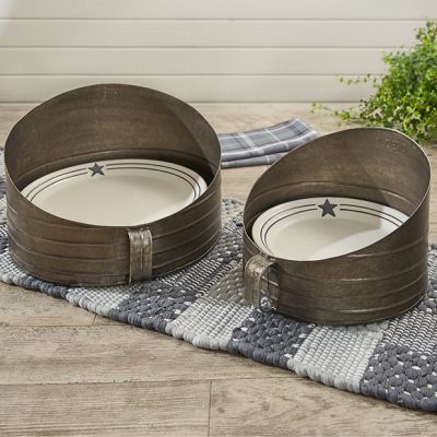 Vintage Inspired Metal Sifter Plate Holder
