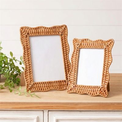 Woven Wicker Scalloped Photo Frame