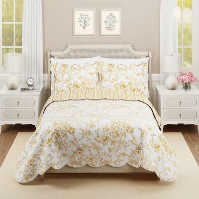 Yellow Garden Toile Scalloped Quilt and Shams Set