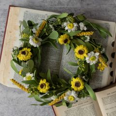 Decorative Daisy Mix Wreath