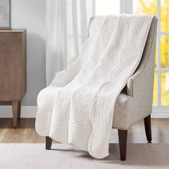 Scalloped Edge Quilted Throw Blanket