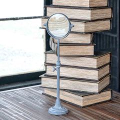Standing Vintage Style Magnifying Glass