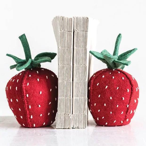 フック 様 strawberryThief Wool Felt Strawberry Bookends | Antique Farmhouse
