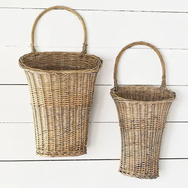 NEW Set of 2 Round Willow Wall Pocket Baskets Planters Flowers Greenery In/Out
