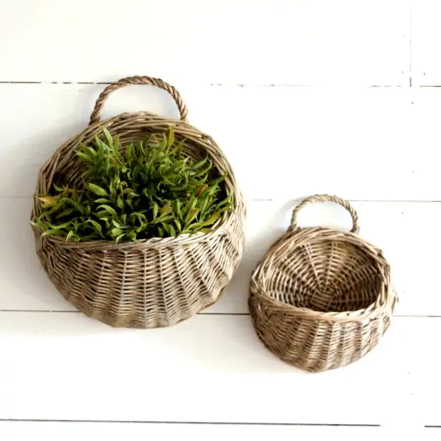 NEW Set of 2 Round Willow Wall Pocket Baskets Planters Flowers Greenery In/Out