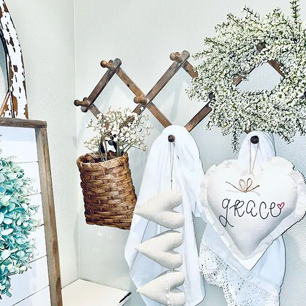 Accordion wall hanger deals