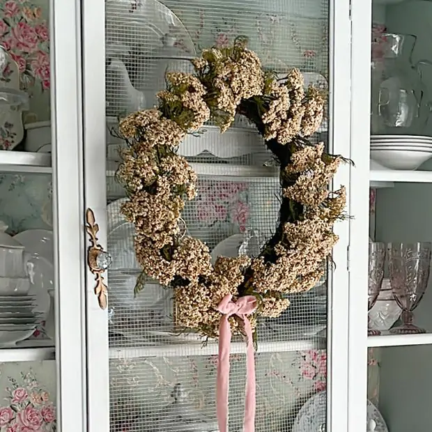 Antique Farmhouse Queen Anne Lace Wreath - Thumbnail 2