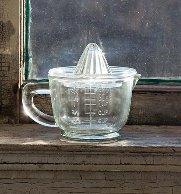Vintage glass lemon juicer deals
