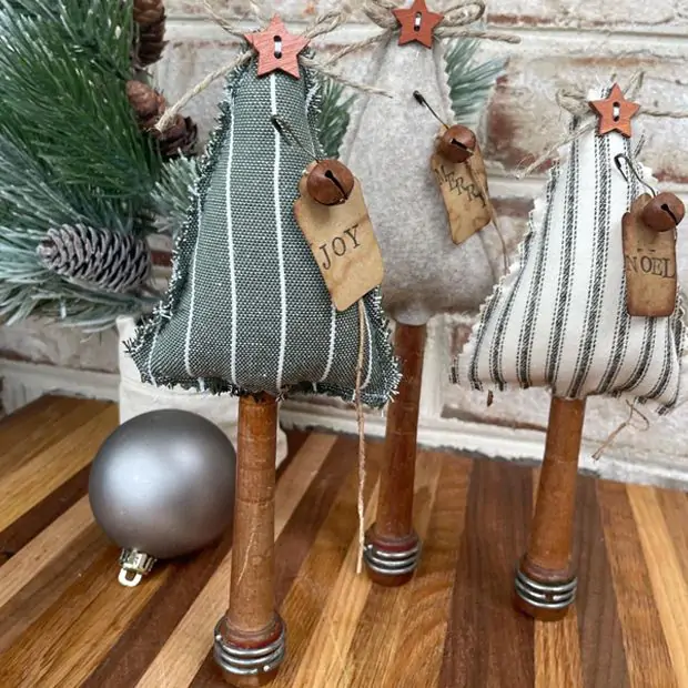 Primitive Christmas Tree on Spindle Stand | Antique Farmhouse