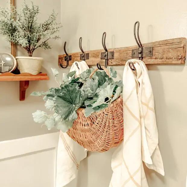 Primitive Wood 4 Hook Coat Rack | Antique Farmhouse