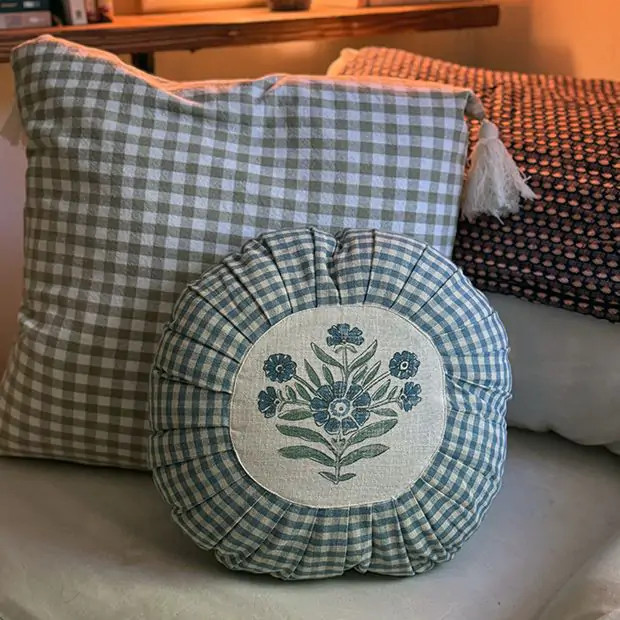 Round pleated cushion clearance